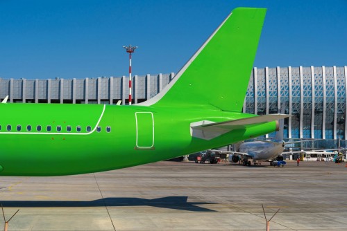 Cómo compensar la huella carbono de un viaje en avión